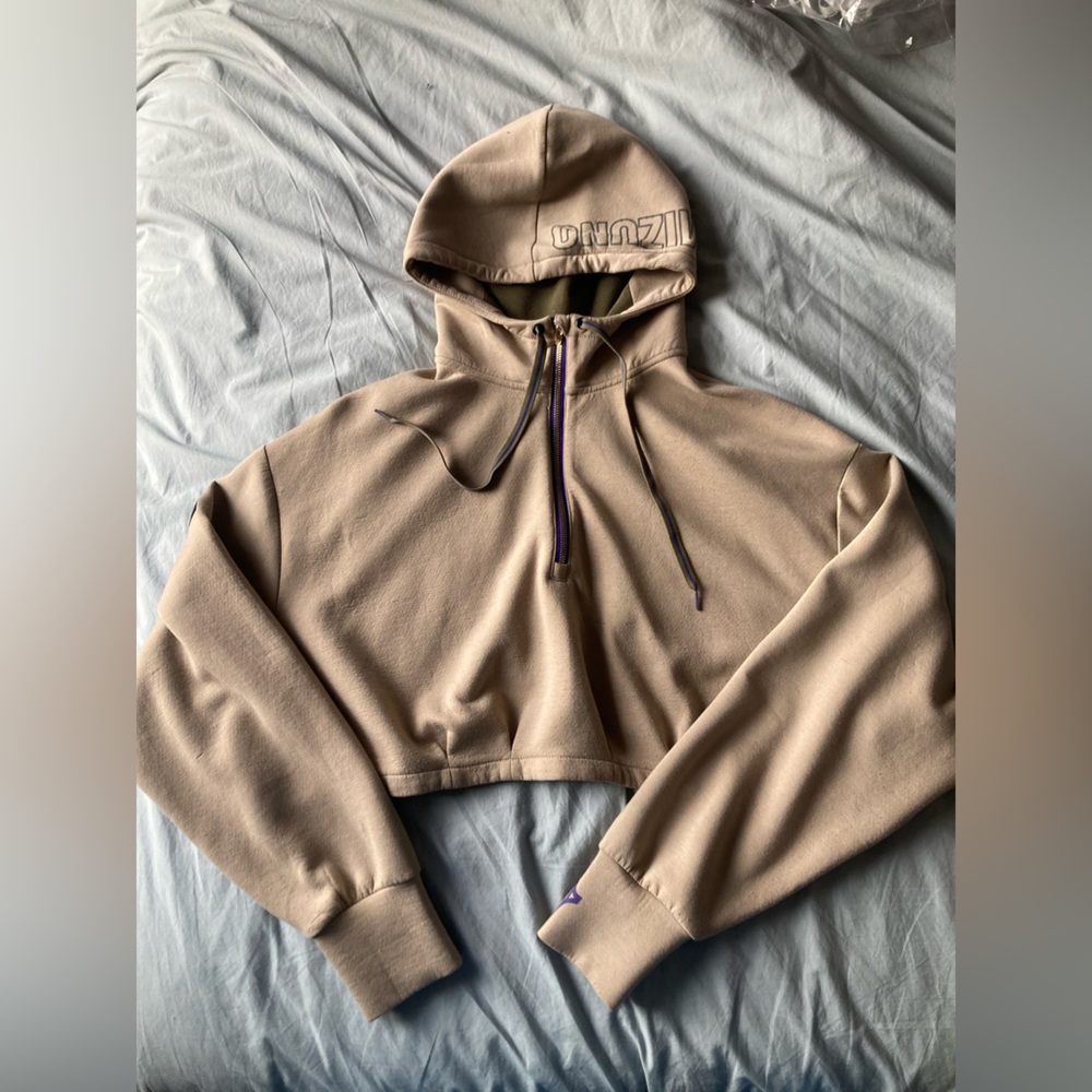 Mizuno ronda rousey reputation cropped zip up